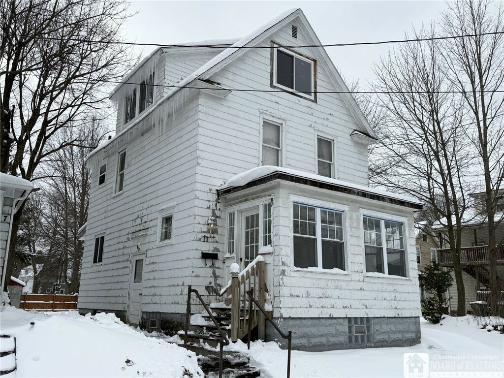 Property Photo:  11 Mount Vernon Place  NY 14701 