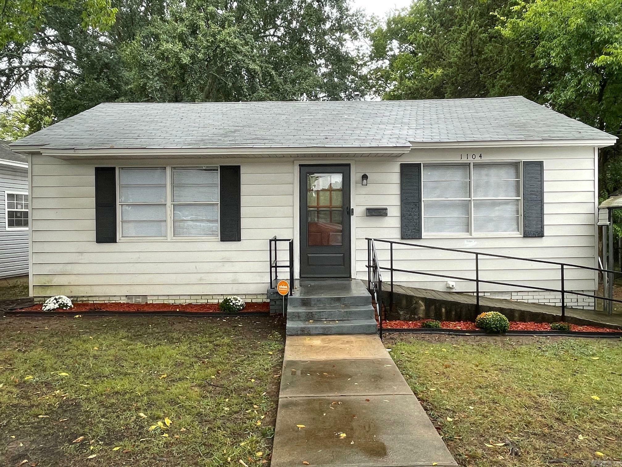 Property Photo: 1104 Parkway Drive AR 72118-4462