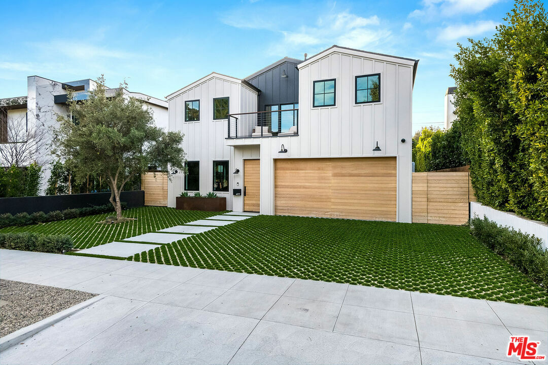 Property Photo:  4177   Bakman Ave  CA 91602 