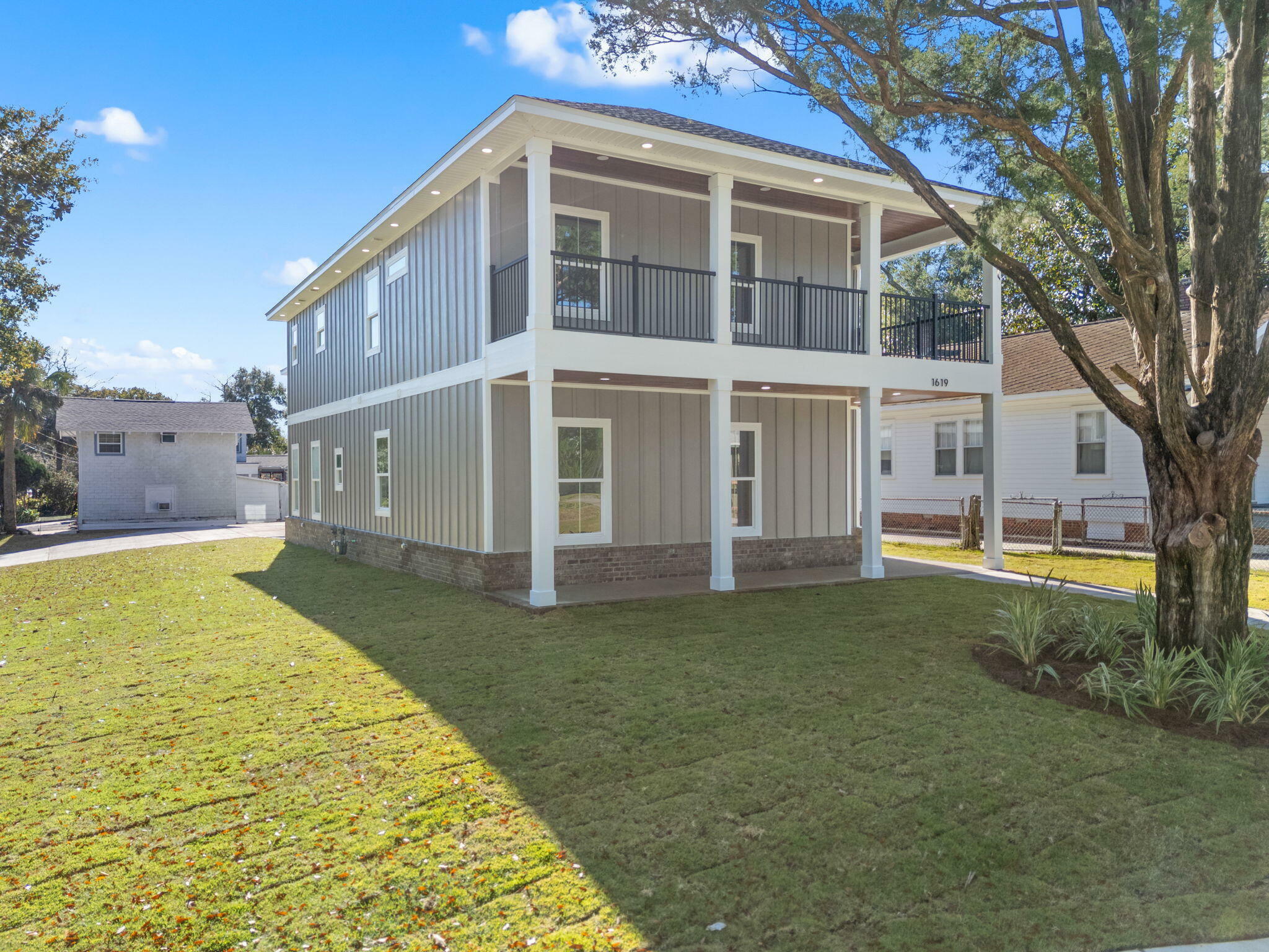 Property Photo:  1619 E De Soto Street  FL 32501 