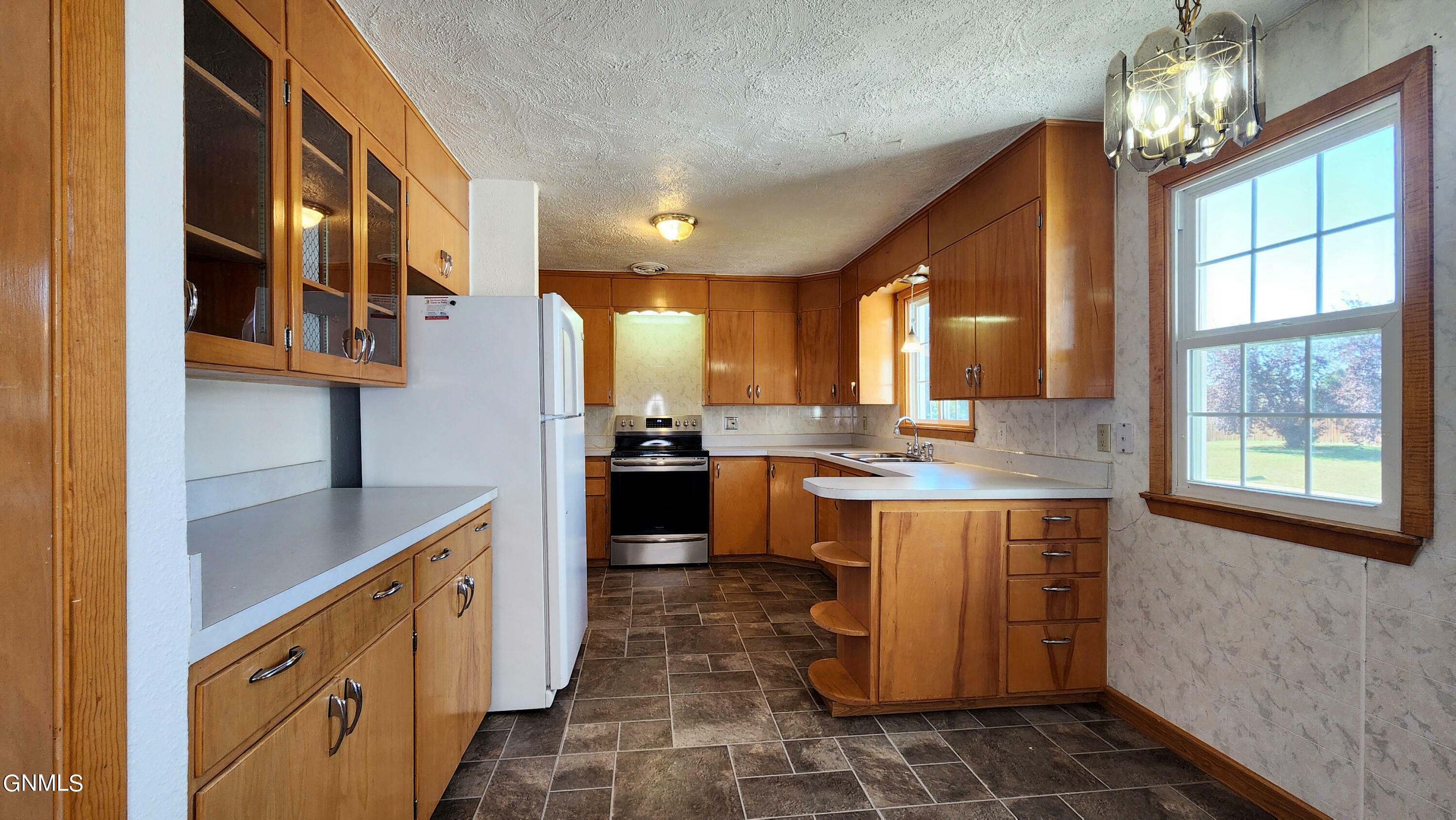 Property Photo:  704 4th Avenue NW  ND 58554 