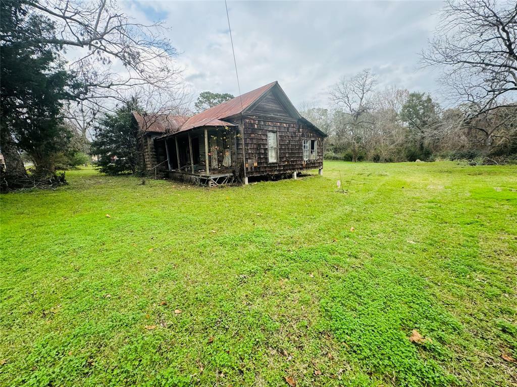 Property Photo:  401 S Fm 356  TX 77360 