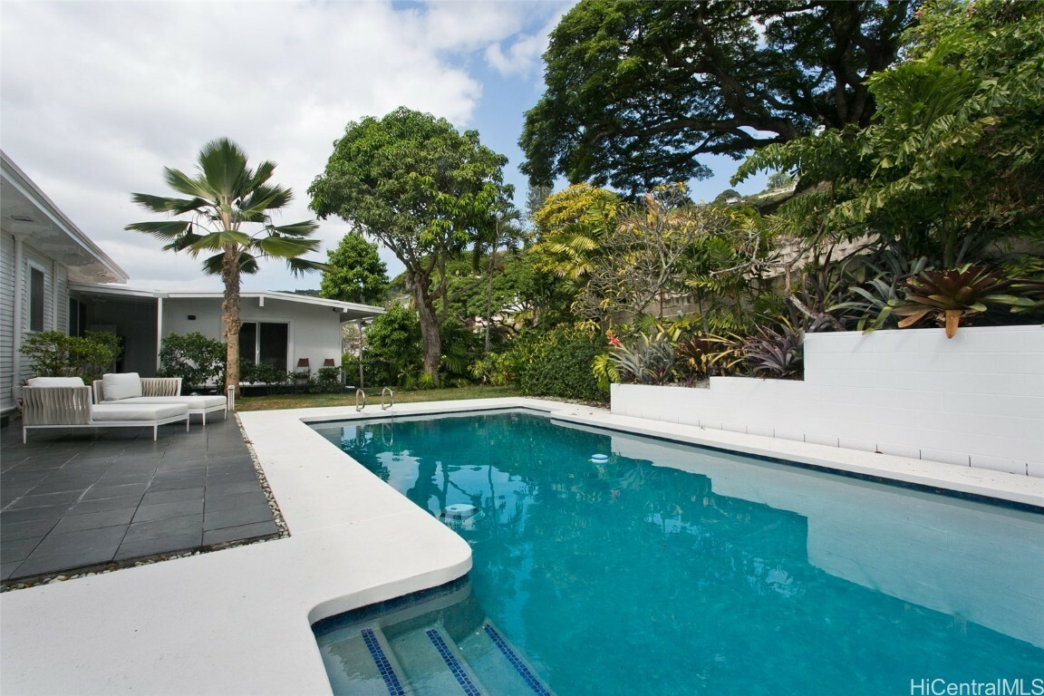 Property Photo:  2072 Makiki Place  HI 96822 