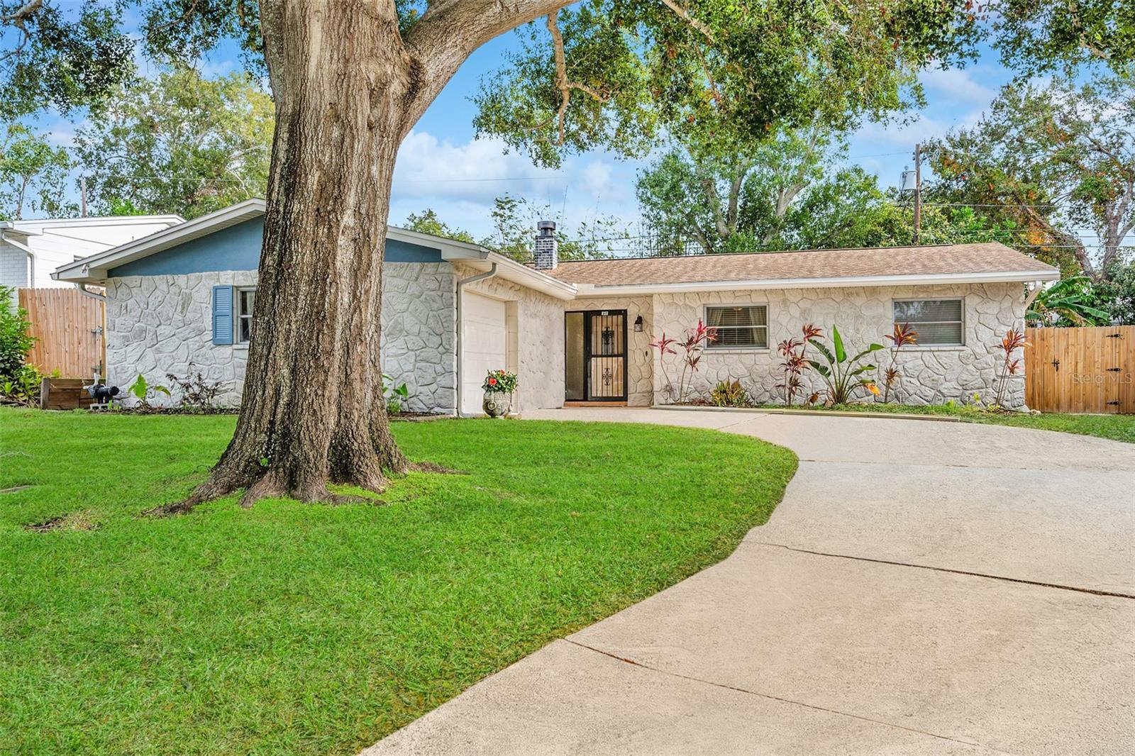 Property Photo: 8253 137th Lane FL 33776