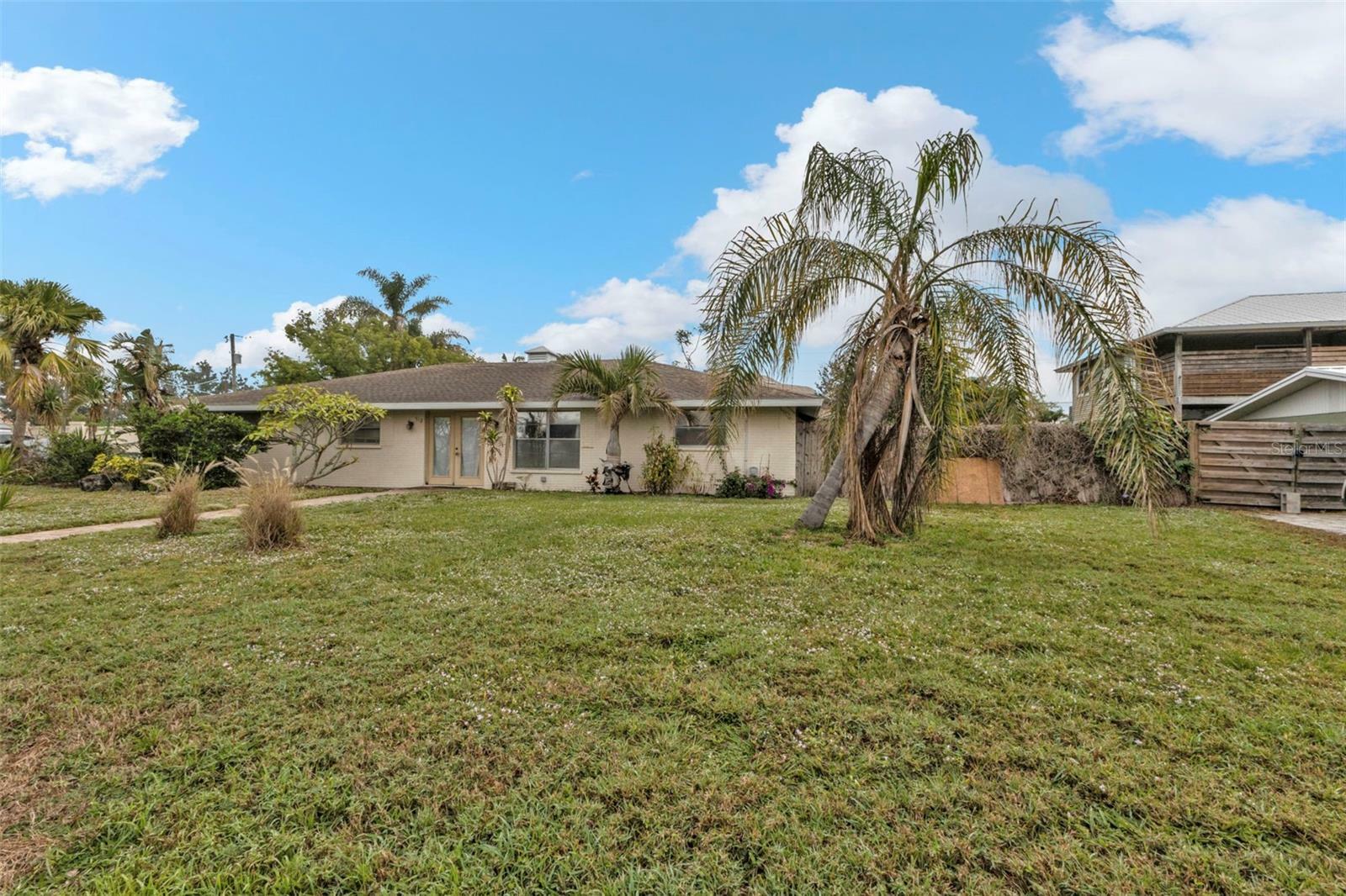 Property Photo:  512 Acacia Lane  FL 34275 