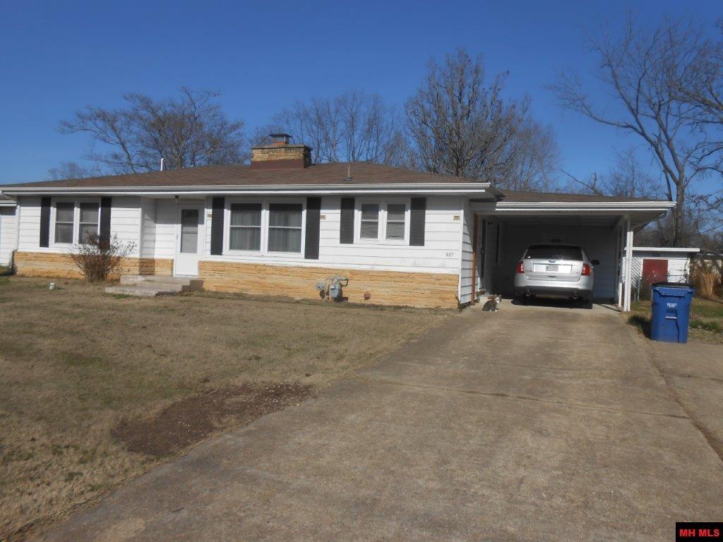 Property Photo:  627 E 6th Street  AR 72653 
