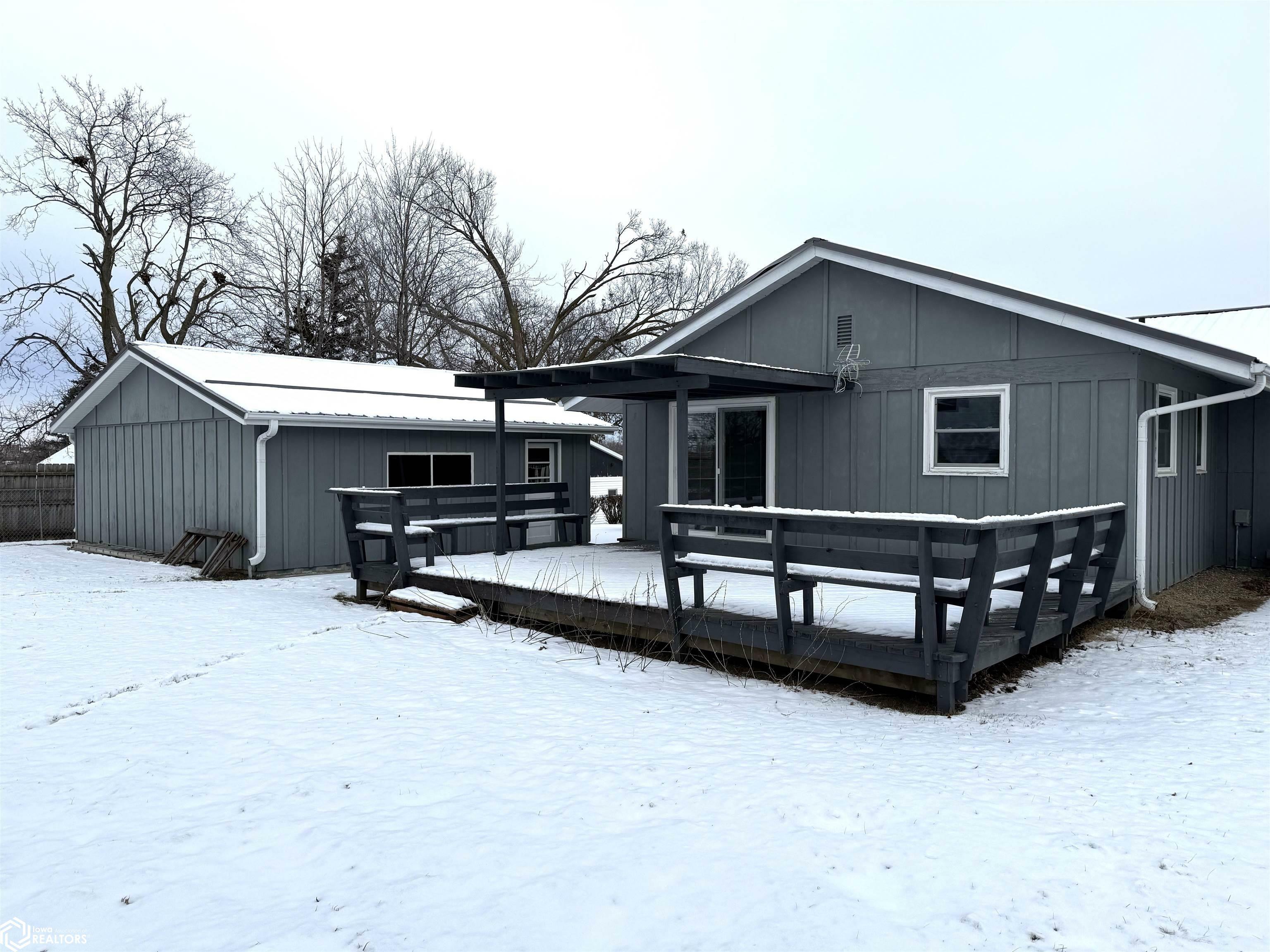 Property Photo:  1407 S 2nd Street  IA 50158 