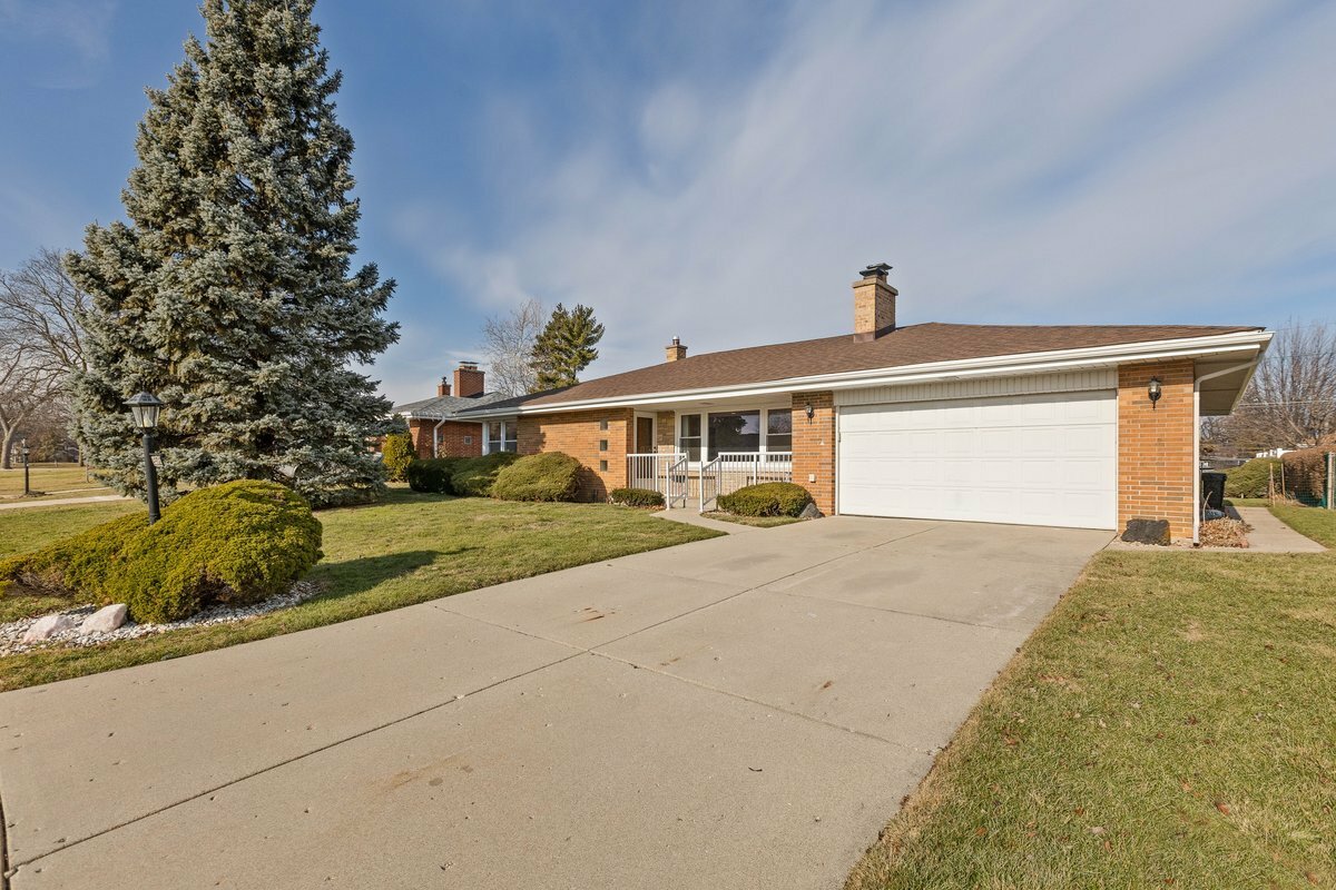 Property Photo:  6502 Palma Lane  IL 60053 