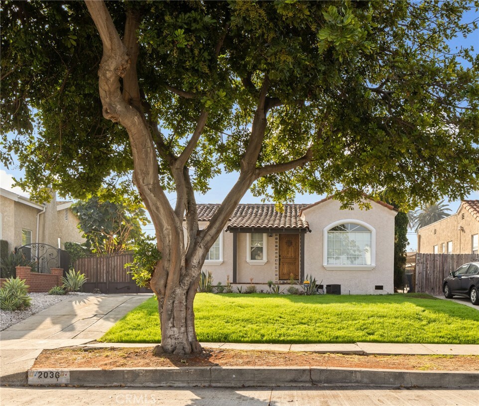 Property Photo:  2036 W 75th Street  CA 90047 