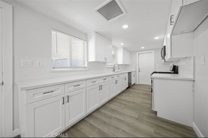 Property Photo: 44008 Stanridge Avenue CA 93535