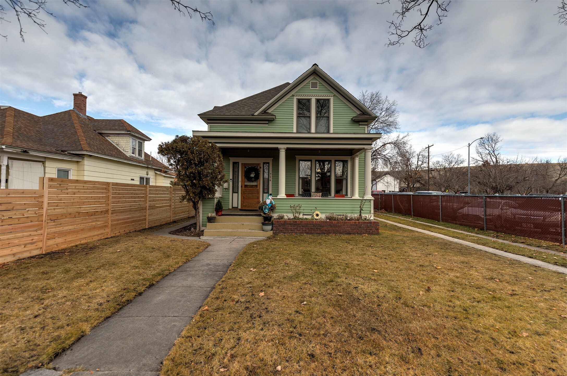 Property Photo:  716 & 716 1/2 W Pine Street  MT 59802 