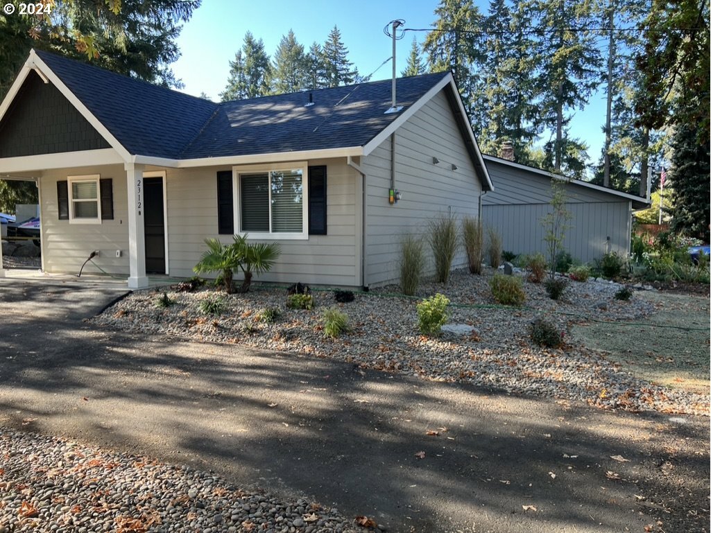 Property Photo:  2306 SE Risley  OR 97267 