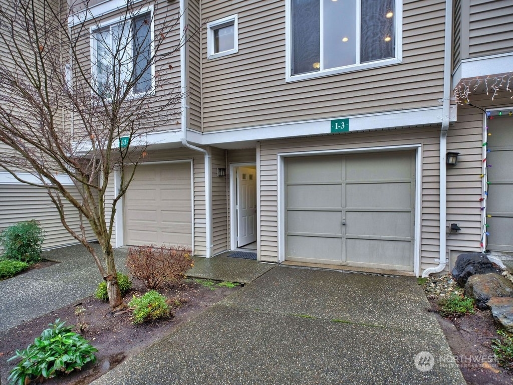 Property Photo:  13400  Dumas Road I-3  WA 98012 