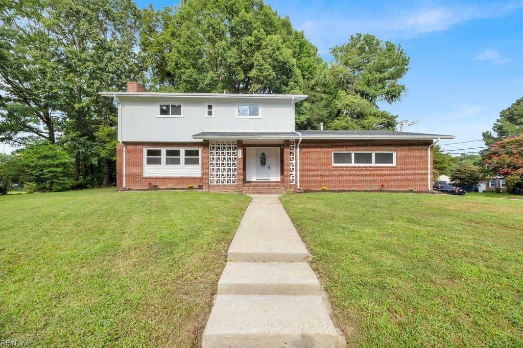 Property Photo:  900 Loraine Circle  VA 23608 