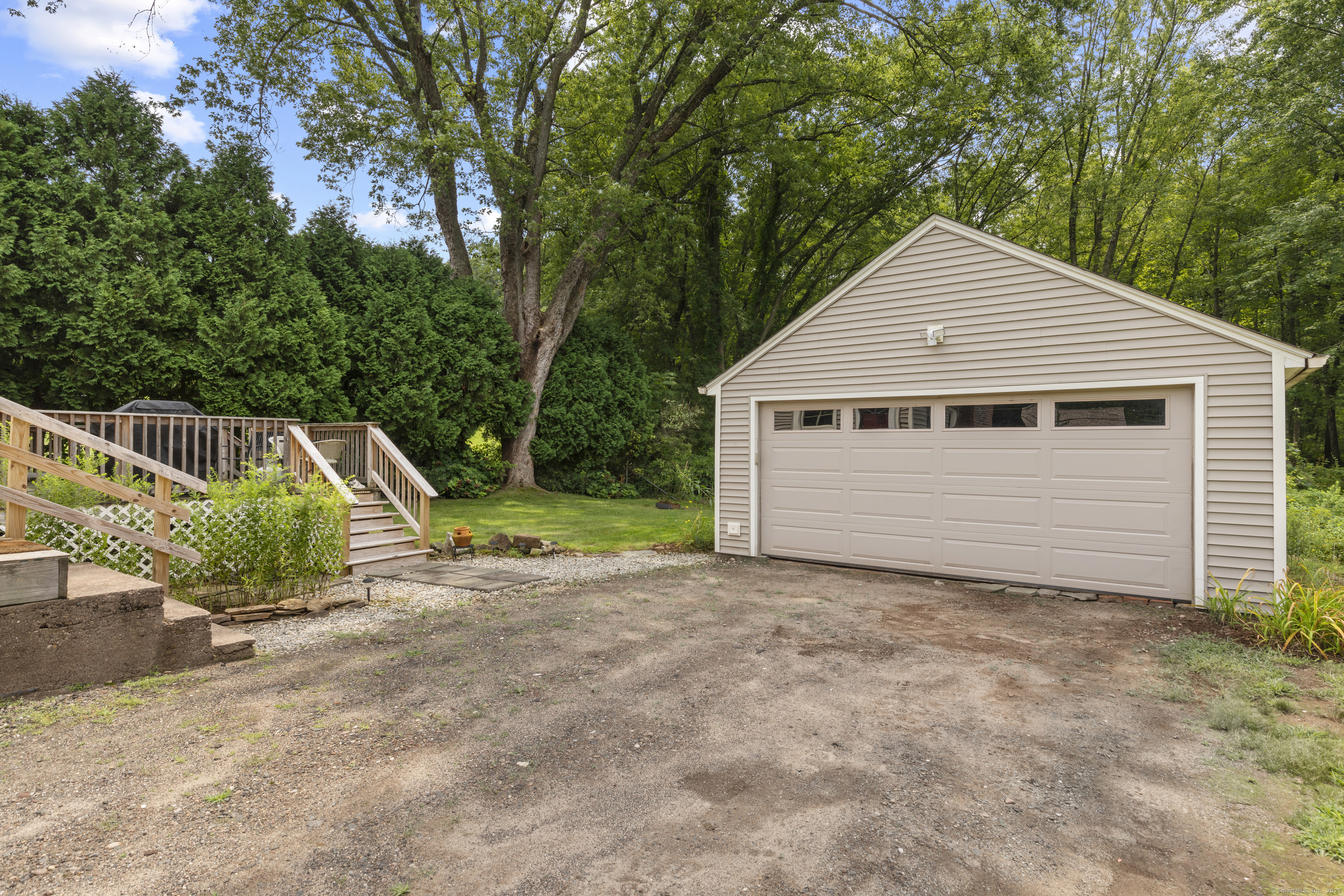 Property Photo:  723 Bow Lane  CT 06457 