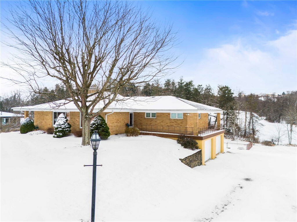 Property Photo:  569 Justabout Road  PA 15367 