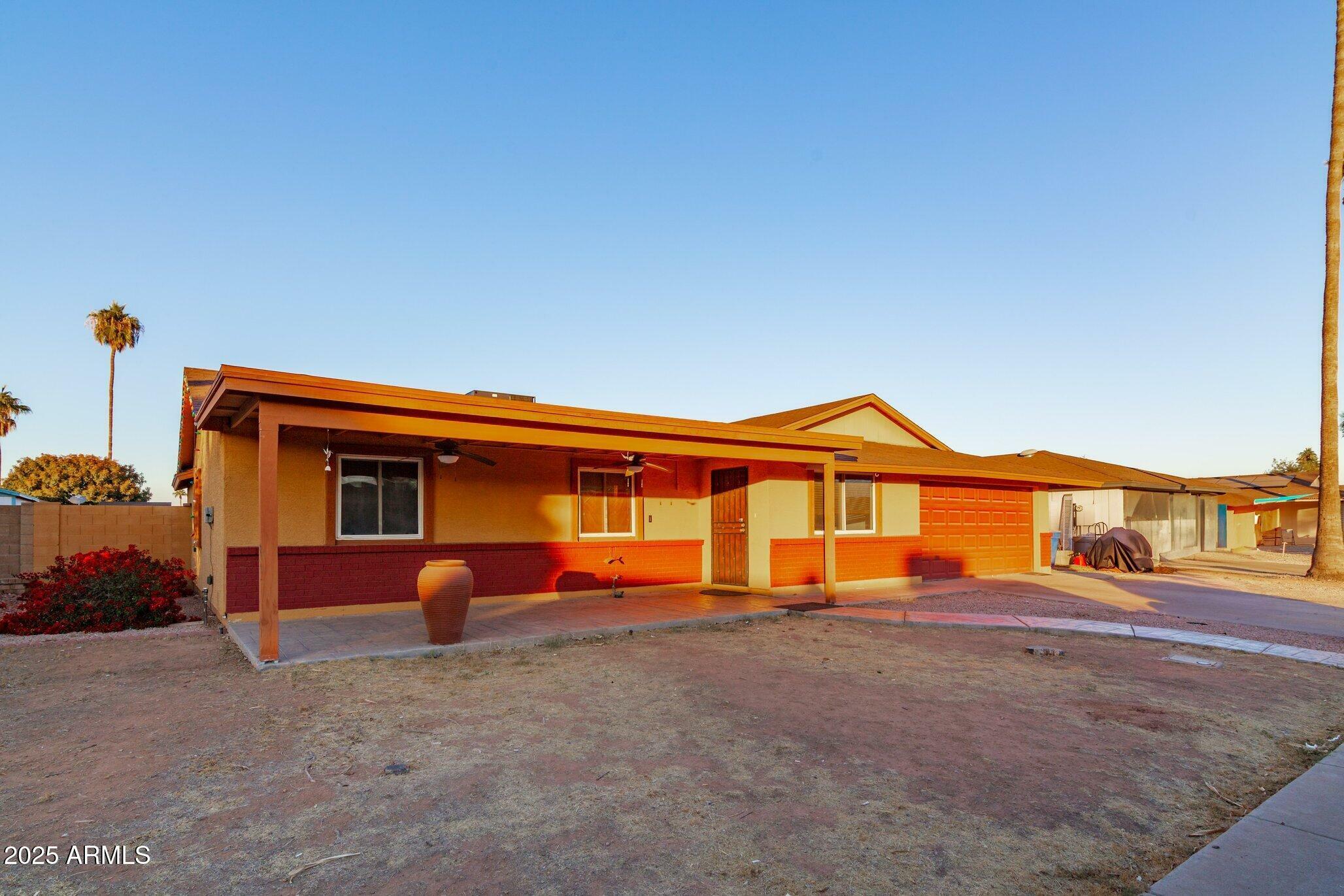 Property Photo:  1718 W El Alba Way  AZ 85224 