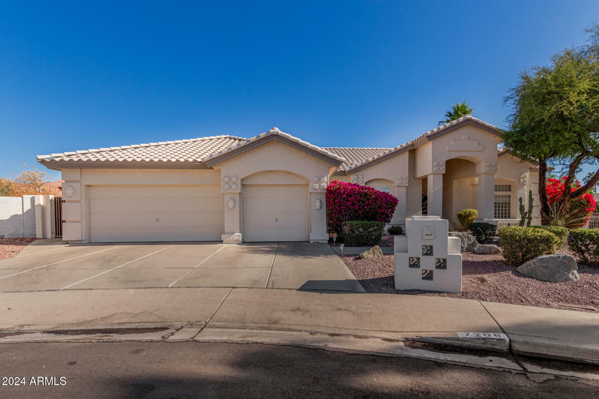 Property Photo:  7208 W Sack Drive  AZ 85308 