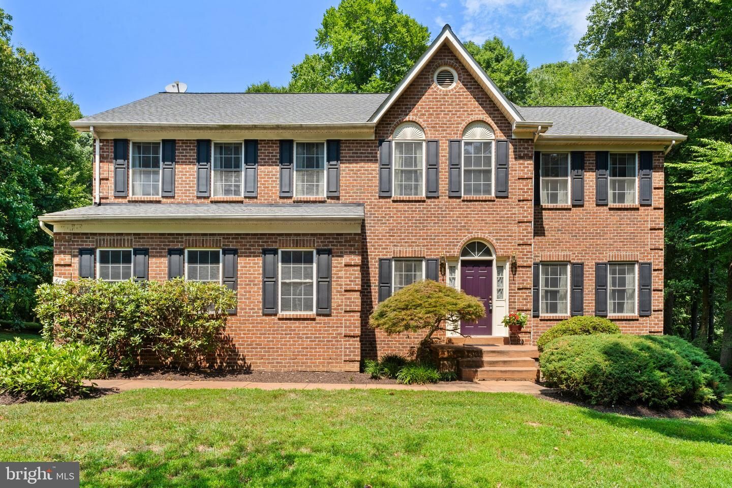 Property Photo: 6140 Mint Springs Drive VA 20187