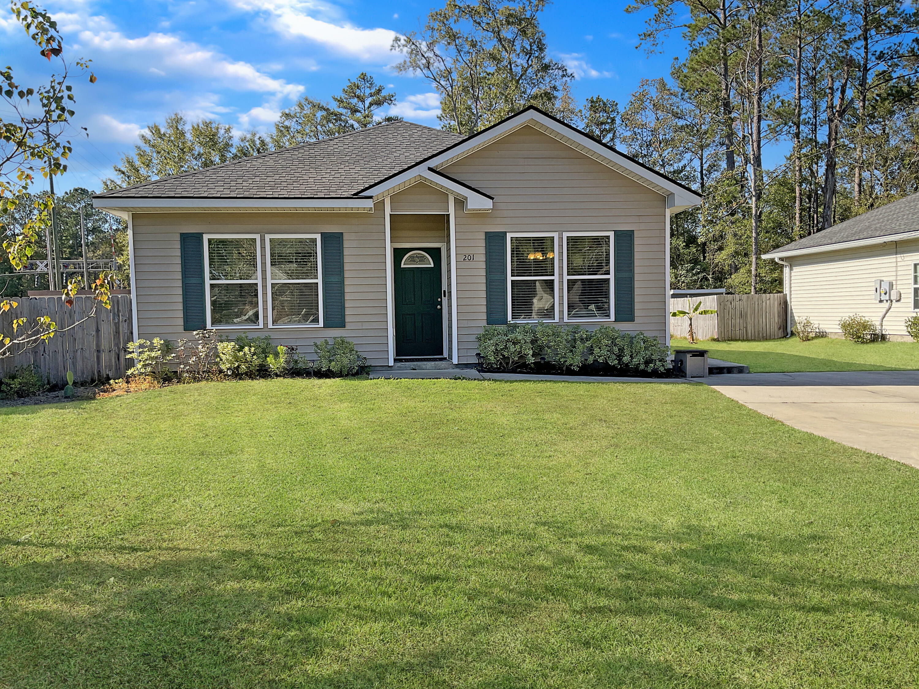 Property Photo: 201 Blossom Street SC 29445