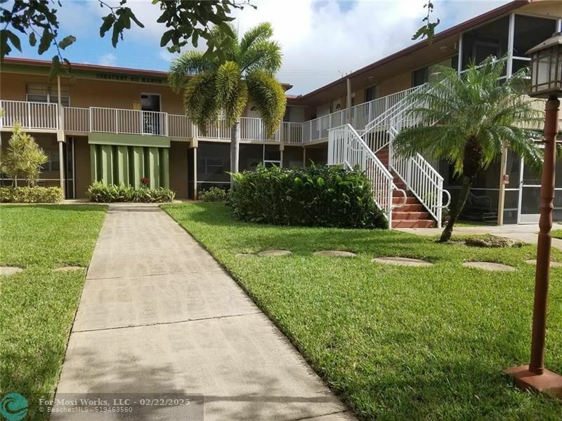 411 S Crescent Dr 104  Hollywood FL 33021 photo