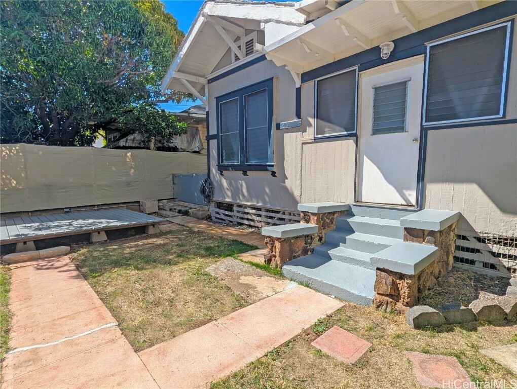 Property Photo:  3853 Keanu Street B  HI 96816 