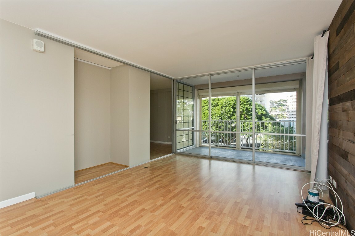 Property Photo:  1617 Keeaumoku Street 404  HI 96822 