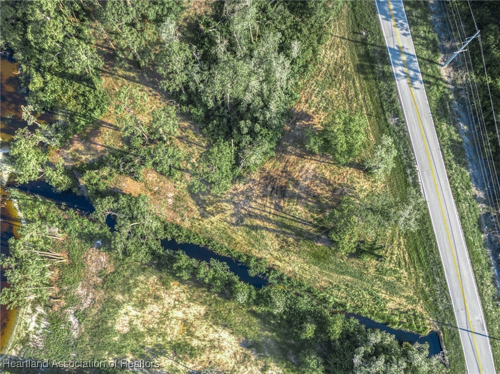 Property Photo:  646 Memorial Drive  FL 33870 