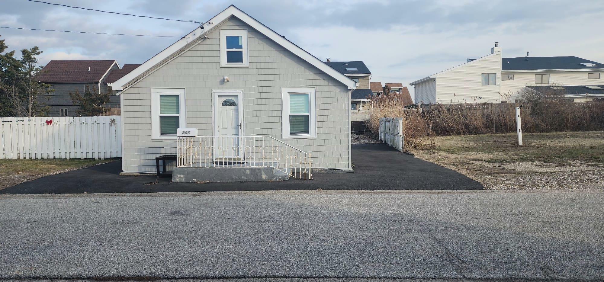 Property Photo:  866 South Bay Street  NY 11757 