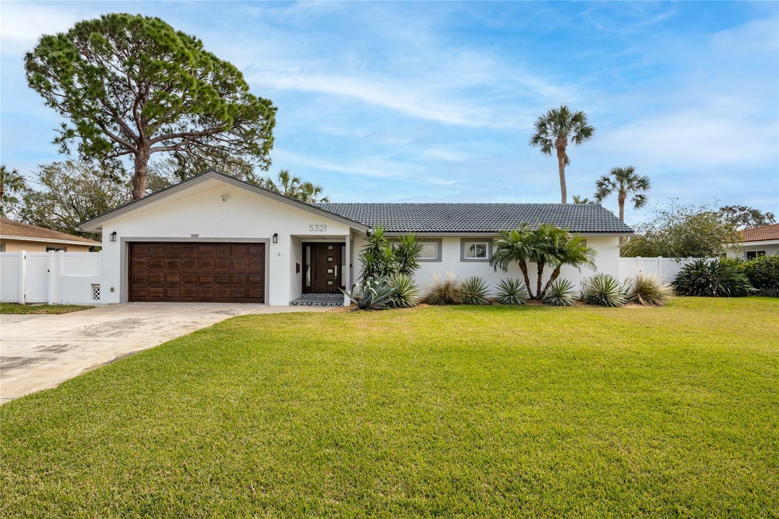 Property Photo: 5321 Dover Street NE FL 33703