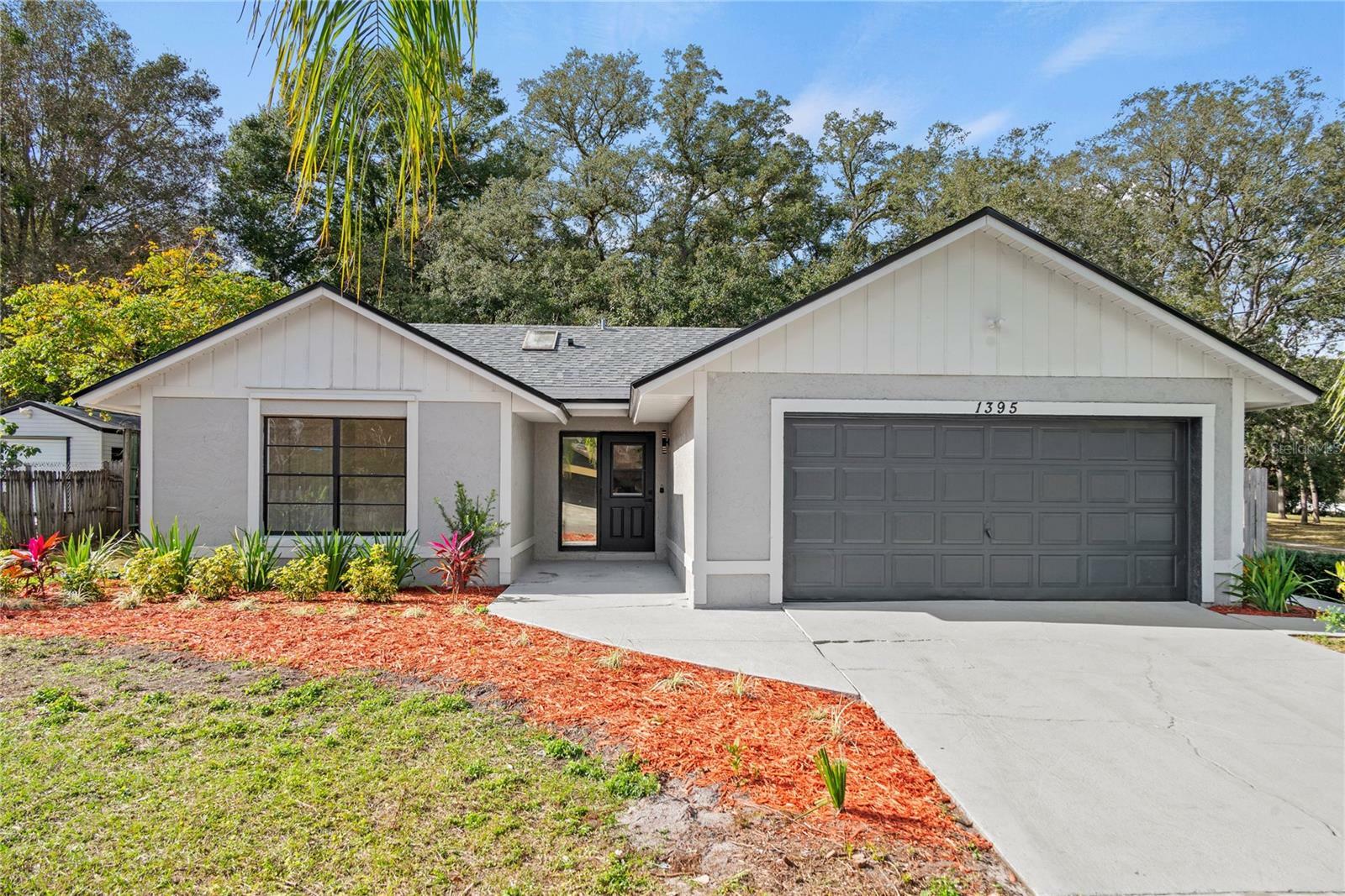 Property Photo: 1395 Kenneth Avenue FL 32707