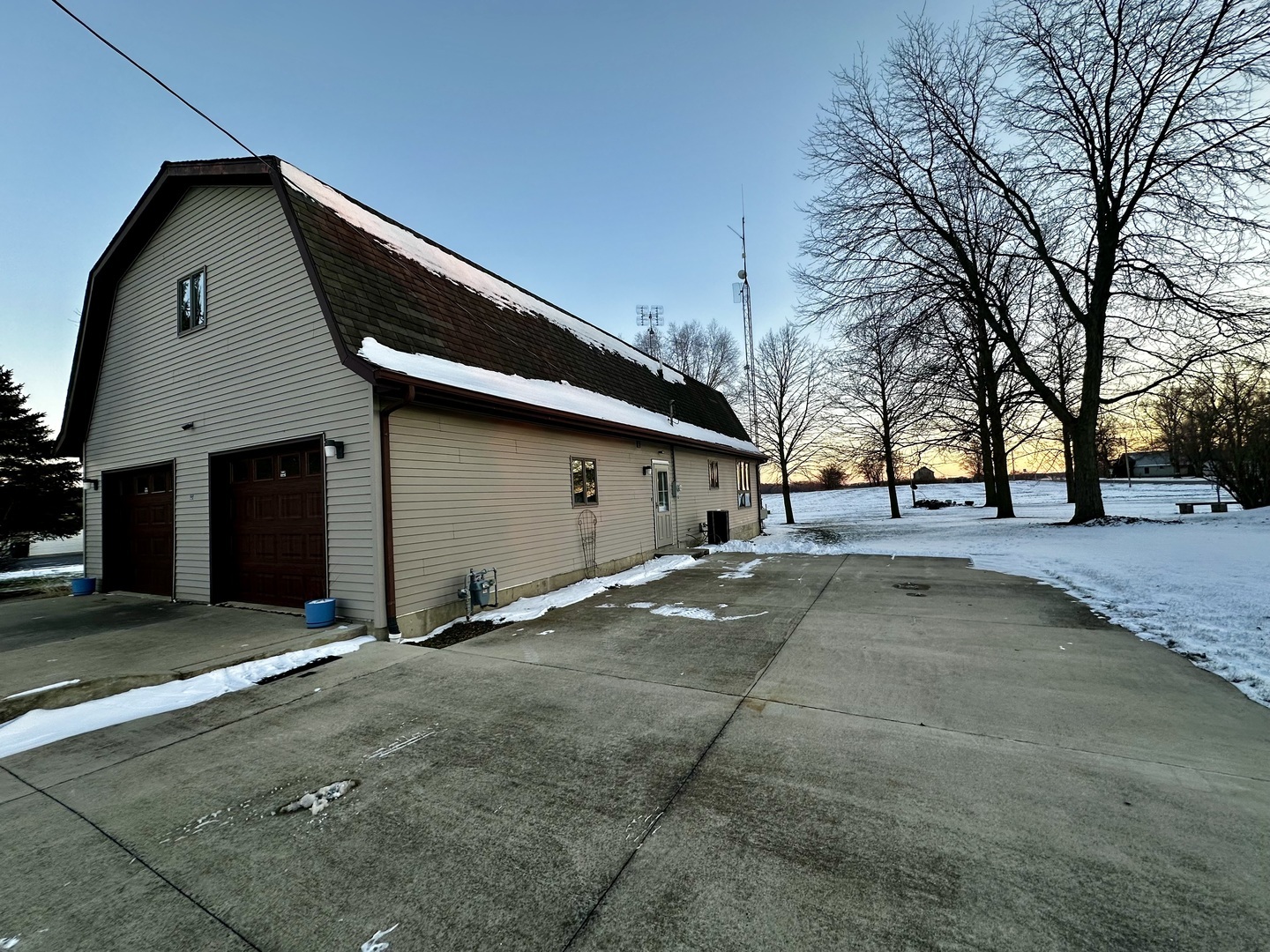 Property Photo:  113 Pekin Street  IL 61735 