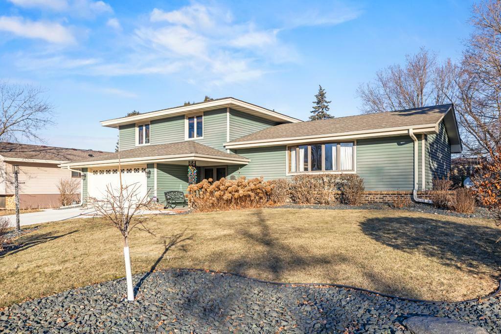 Property Photo:  541 Woodhill Drive  MN 55113 