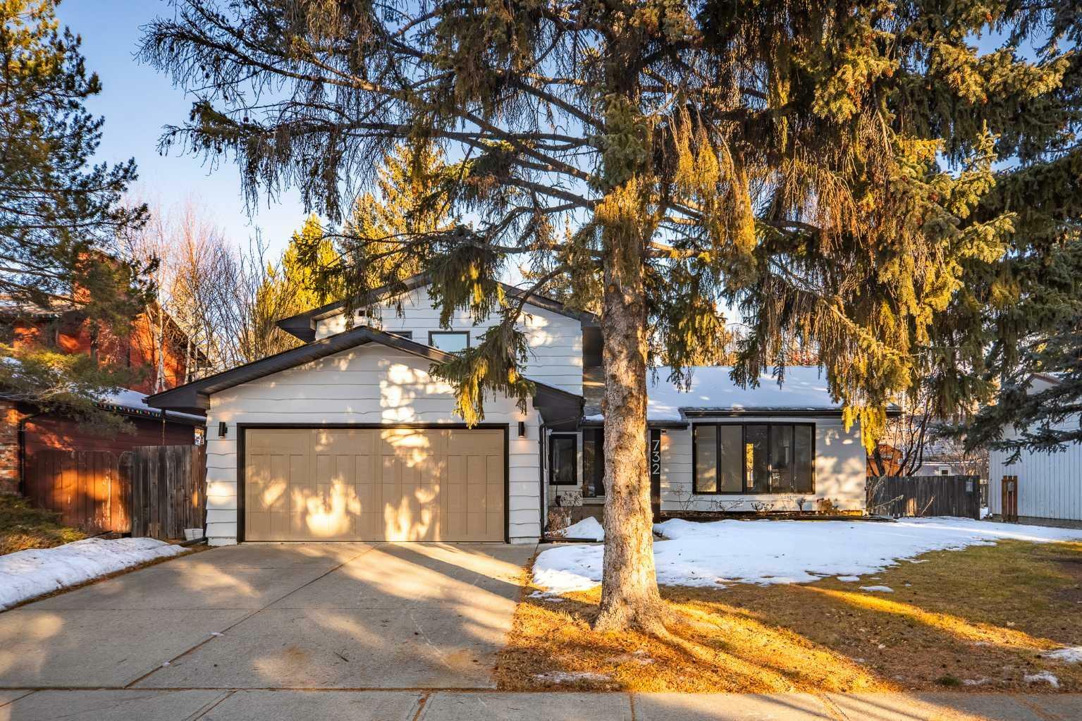 Property Photo:  732 Willard Road SE  AB T2J 2A5 