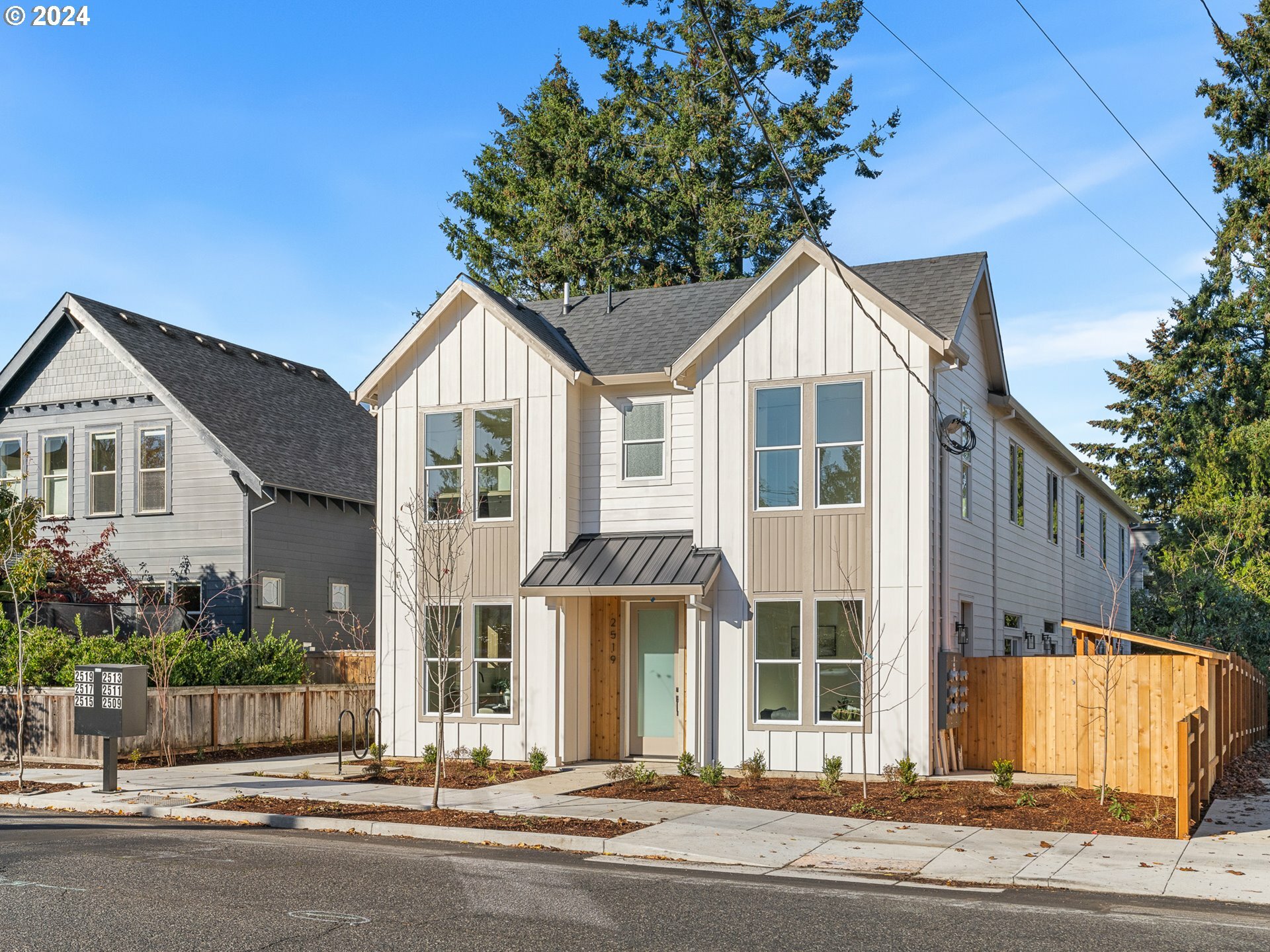 Property Photo:  2513 NE Killingsworth St 4  OR 97211 