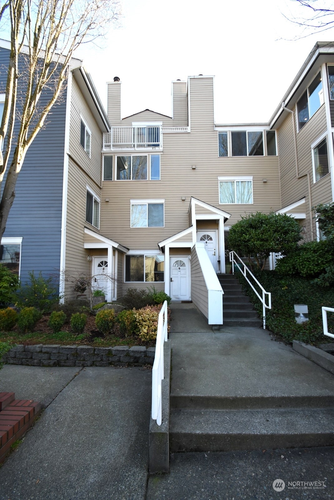 Property Photo:  2350  10th Avenue E 105  WA 98102 