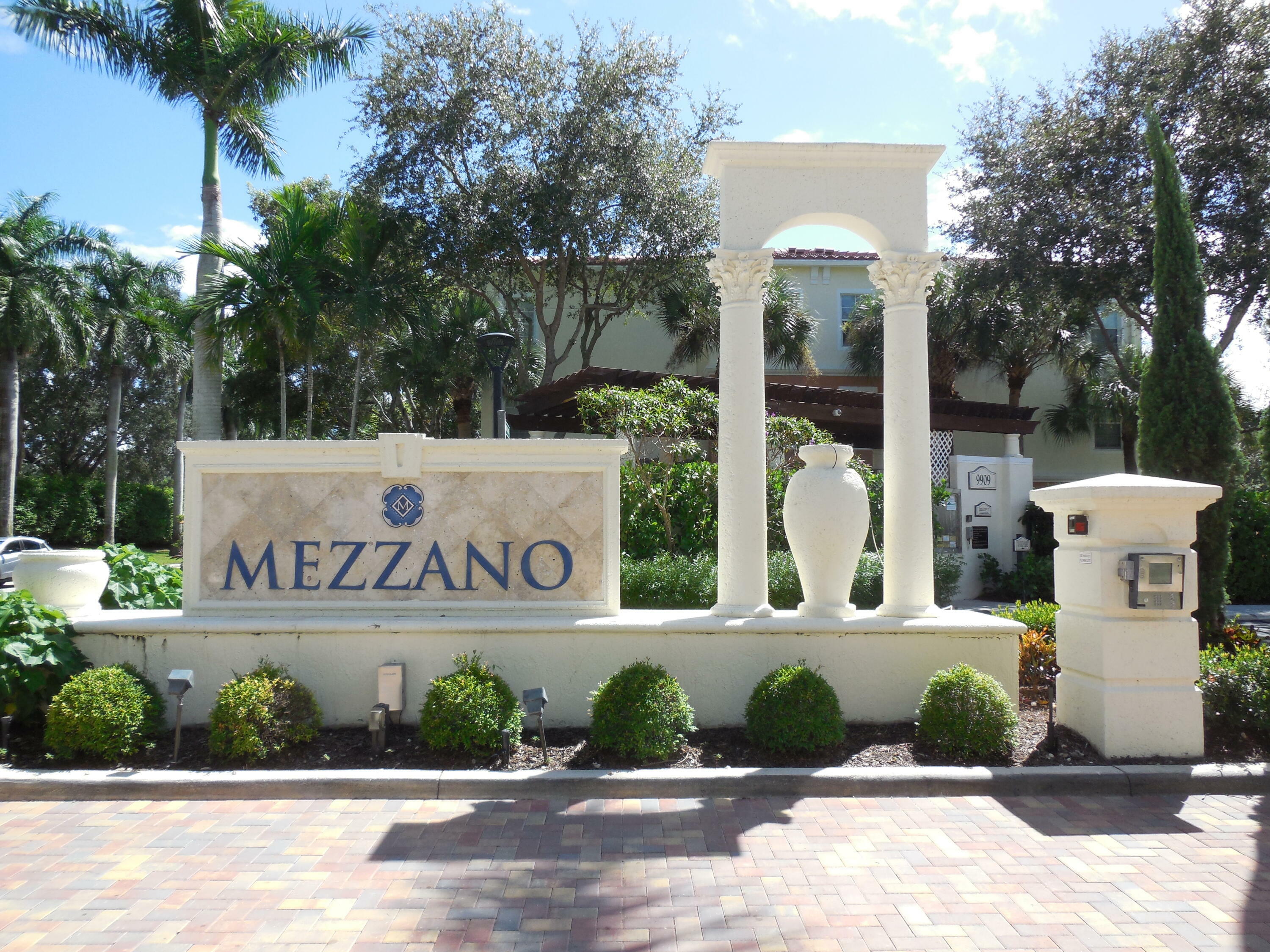 Property Photo: 9833 Baywinds Drive 7307 FL 33411