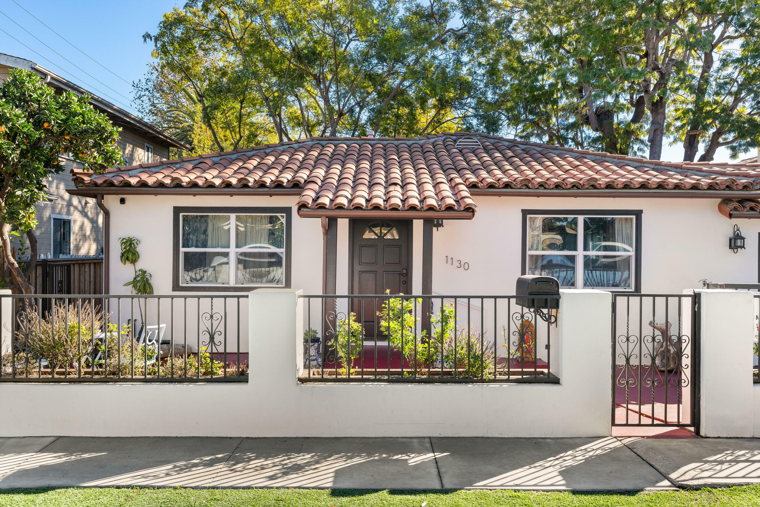 Property Photo:  1130 Hutash Street  CA 93103 