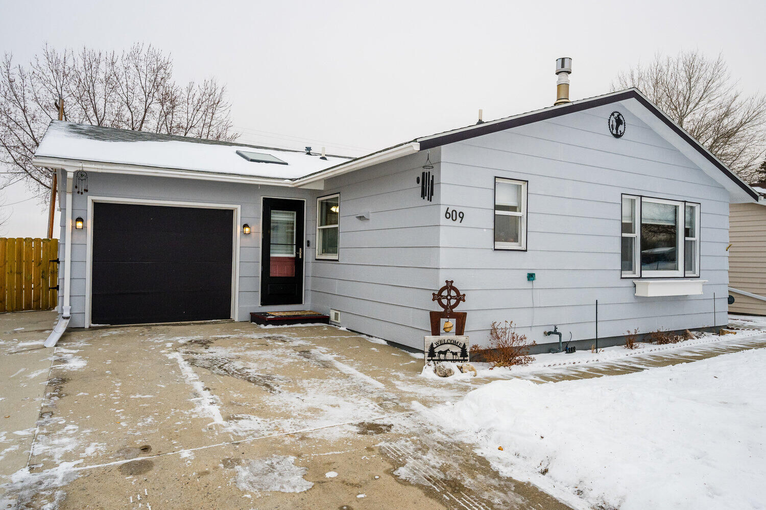 Property Photo:  609 S Burritt Avenue  WY 82834 