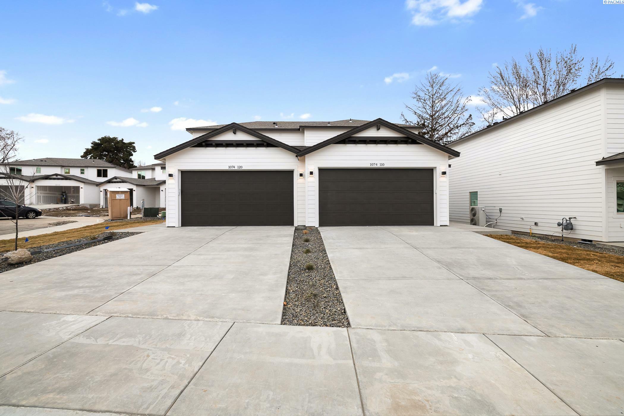 Property Photo:  1074 S Underwood Pl  WA 99337 