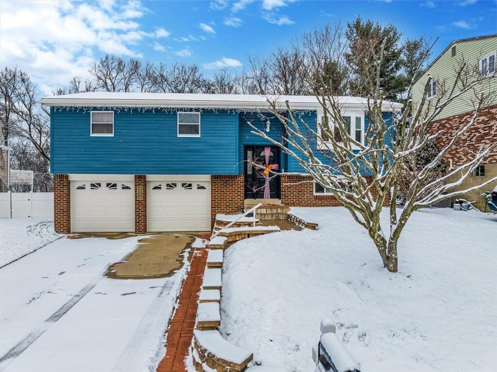 Property Photo:  4024 Greenridge Dr  PA 15147 