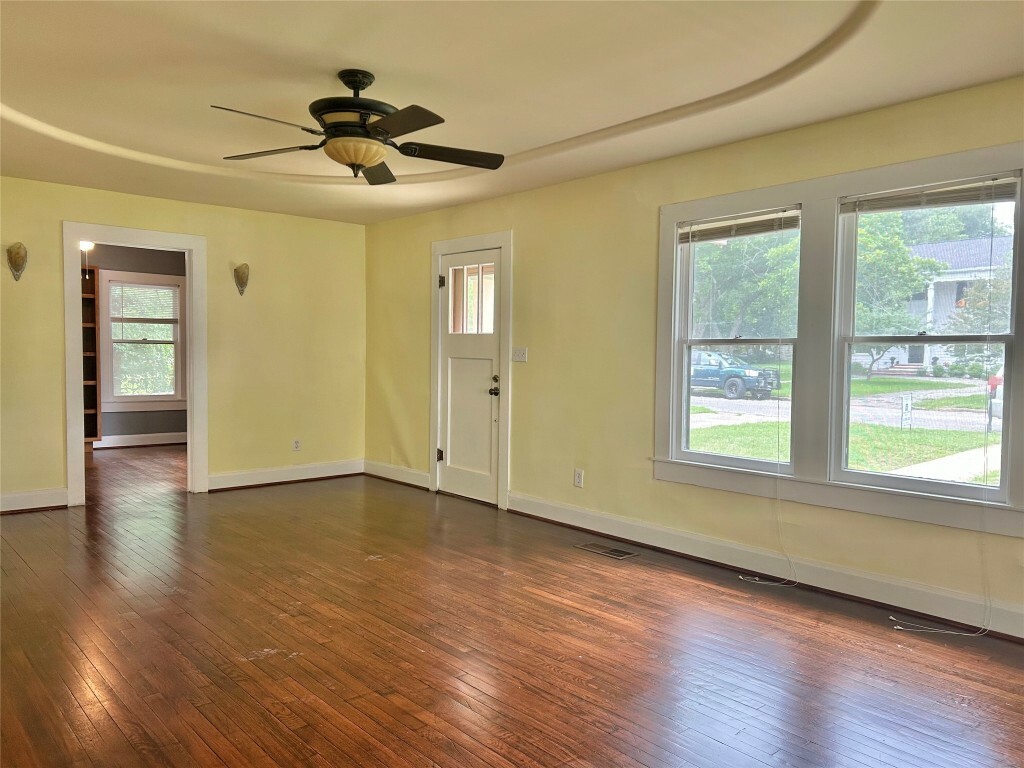Property Photo: 1710 Lexington Street TX 76574