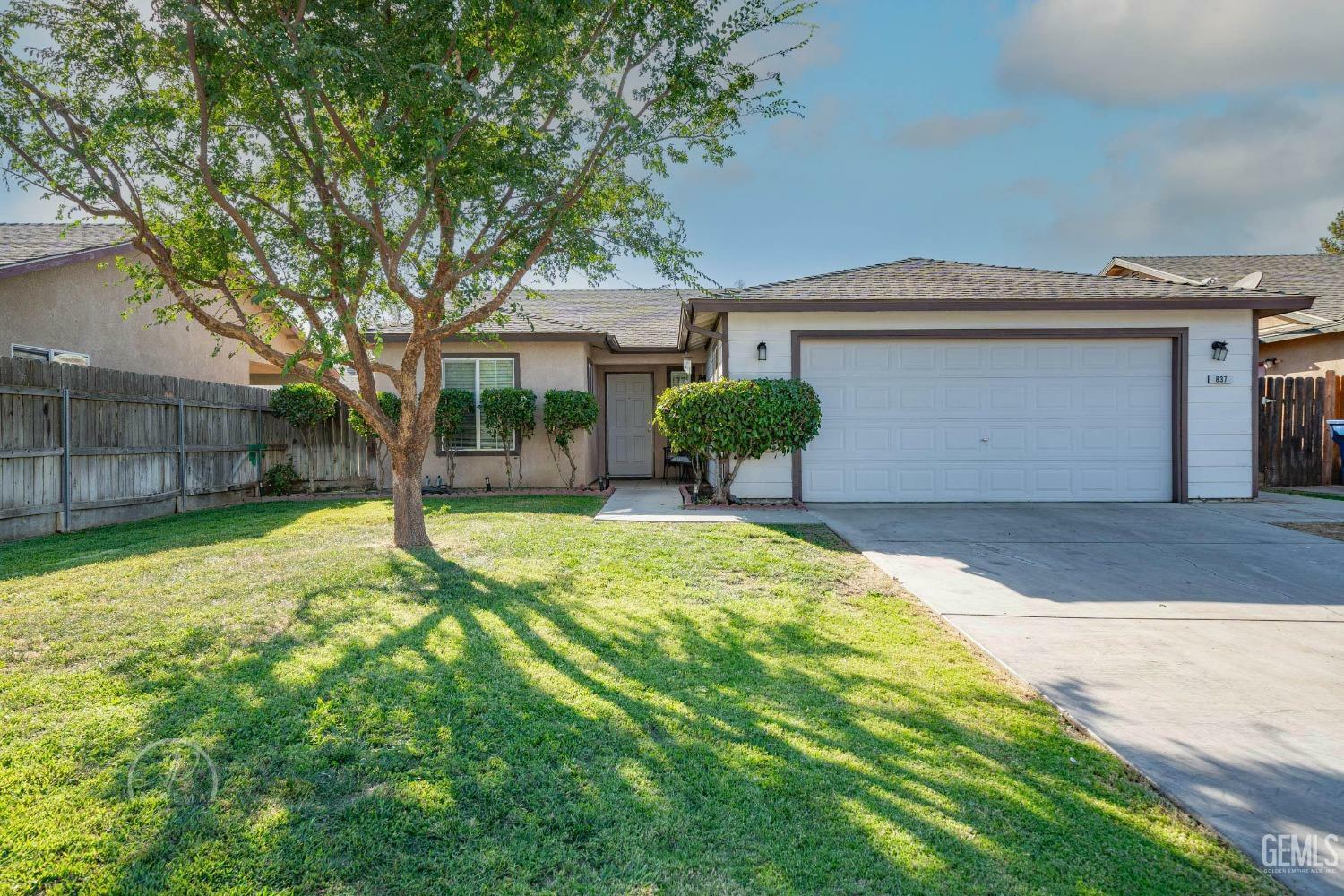 Property Photo:  837 Juanita Street  CA 93263 