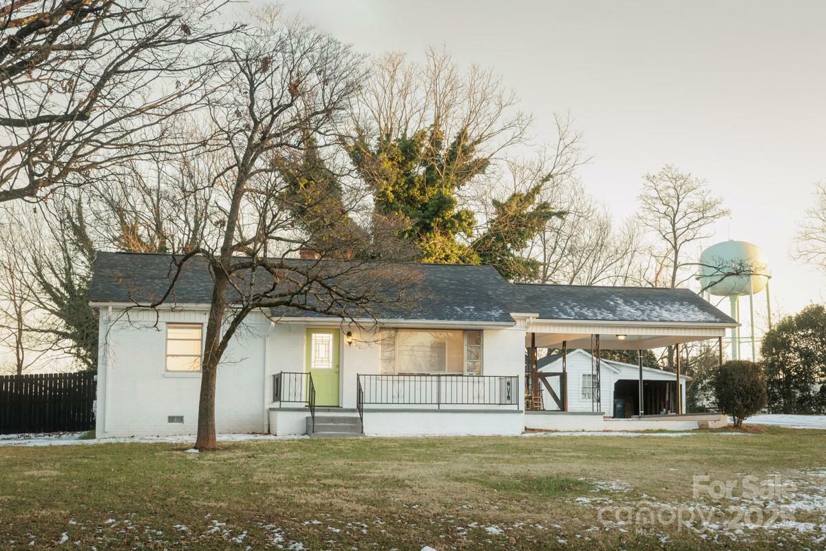 Property Photo:  3069 W Main Street  NC 28610 