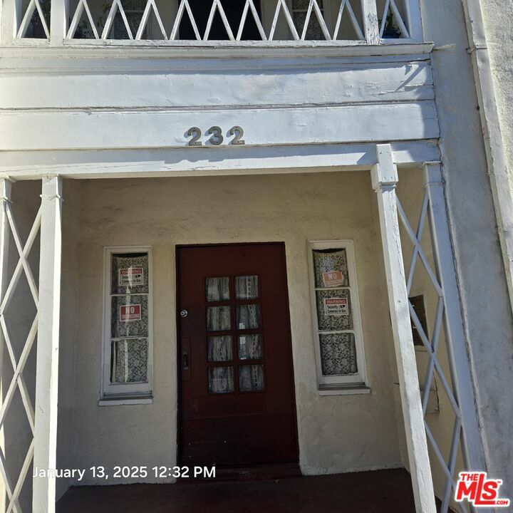 Property Photo:  232  N Belmont Ave 17  CA 90026 