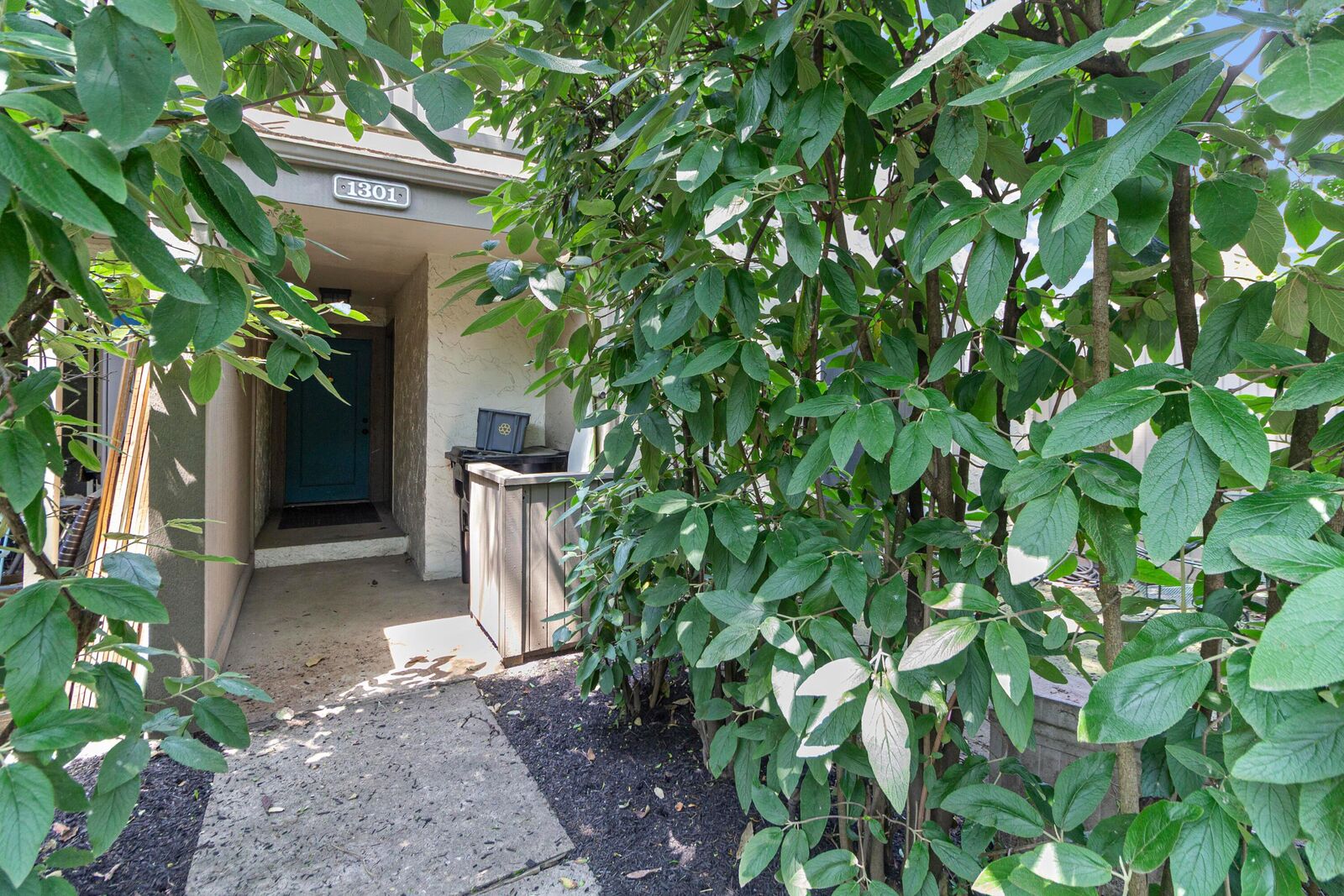 Property Photo: 1301 Lake Shore Drive OH 43204