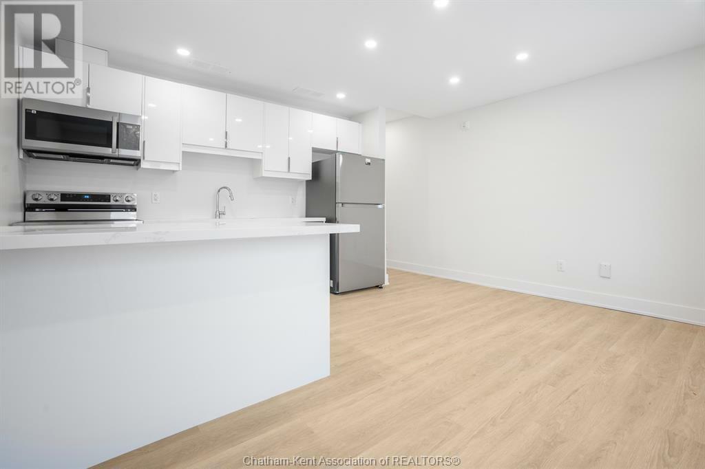 Property Photo:  151-157 King Street 6  ON N7M 1E4 