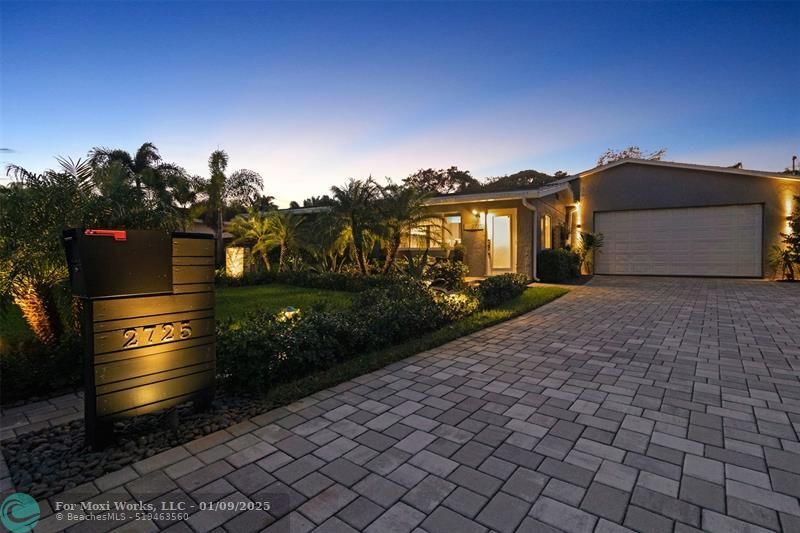 Property Photo: 2725 NE 2nd Ave FL 33334