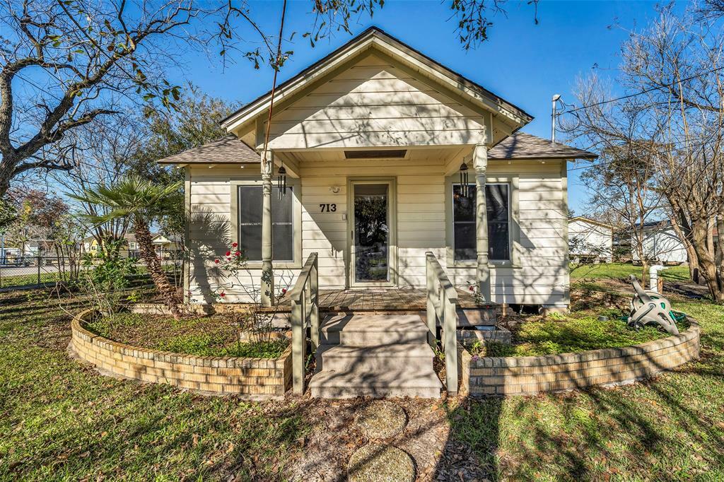 Property Photo:  713 Firnat Street  TX 77022 