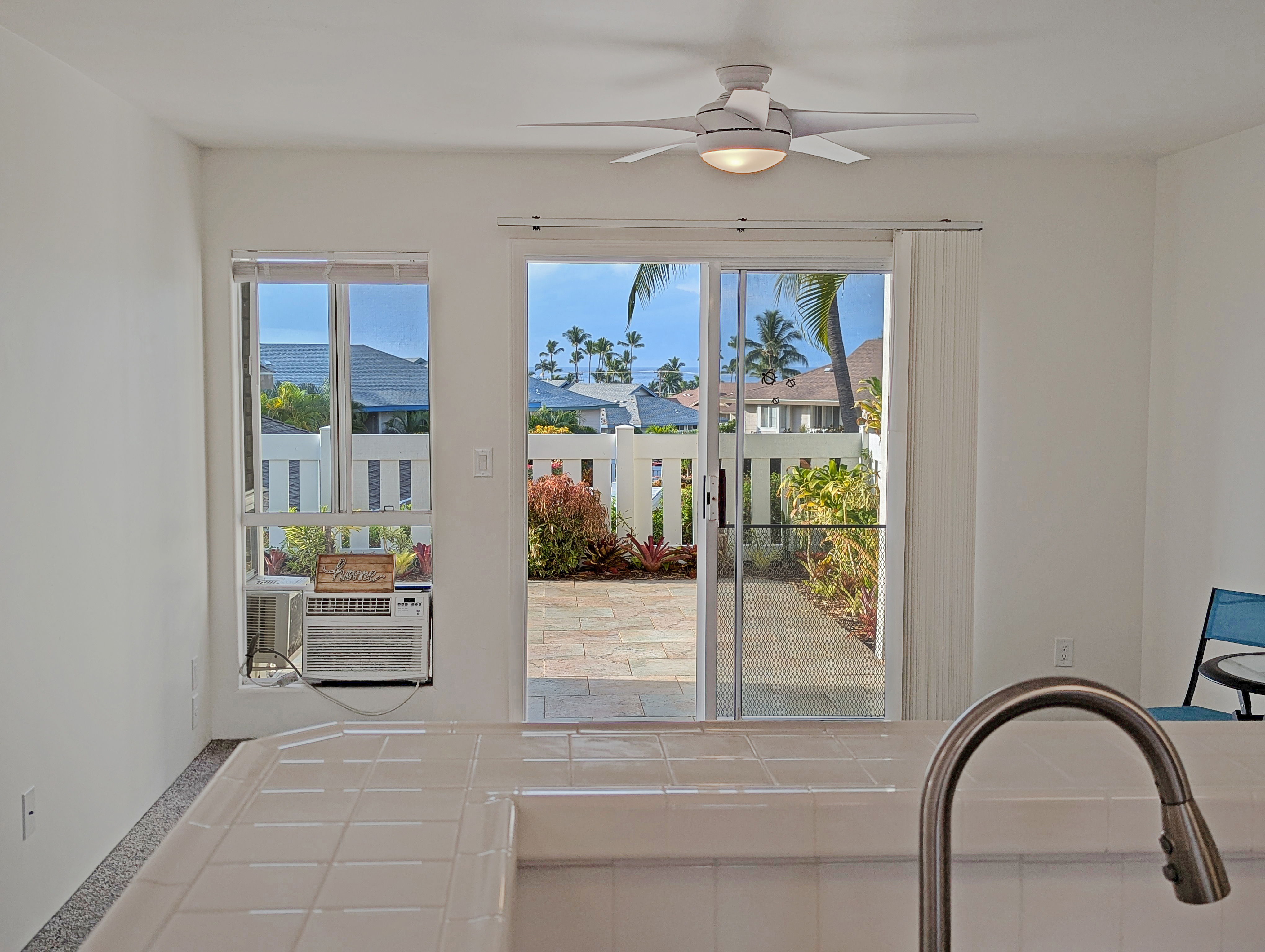 Property Photo:  75-6081 Alii Dr Mm101  HI 96740 